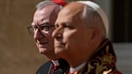 Il segretario di Stato vaticano Pietro Parolin assieme a papa Leone XIV