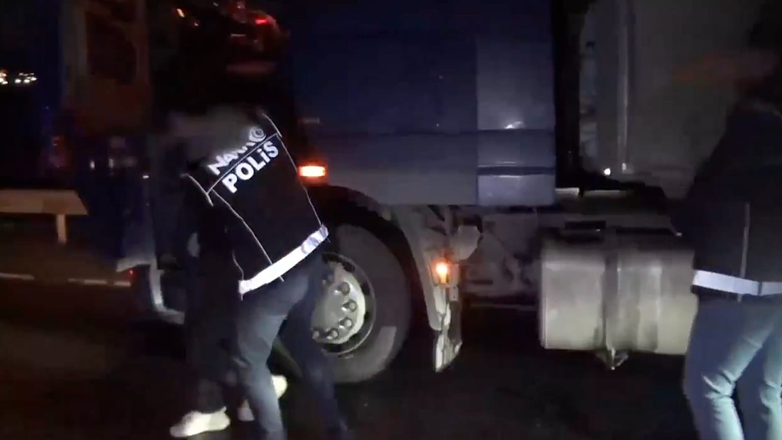 İstanbul Sarıyer'de TIR'a gerçekleştirelen operasyon / 18 Şubat Çarşamba 