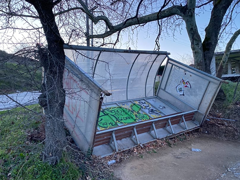 Ζημιές από τους θυελλώδεις ανέμους στη Θεσσαλονίκη