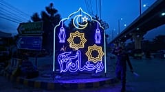 زينة مضيئة لشهر رمضان في روالبندي، باكستان، الثلاثاء 17 فبراير 2026.
