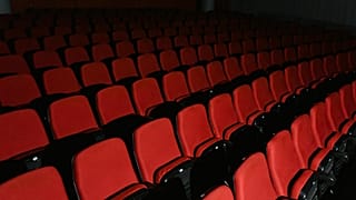 "Catarina e a Beleza de Matar Fascistas" alvo de invasão de palco durante estreia na Alemanha 