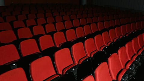 "Catarina e a Beleza de Matar Fascistas" alvo de invasão de palco durante estreia na Alemanha 