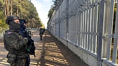 Truppen bewachen die polnische Seite der Grenze zu Belarus in der Nähe von Pieszczatka, Oktober 2025.
