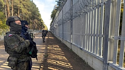 Des troupes gardent le côté polonais de la frontière avec la Biélorussie près de Pieszczatka, octobre 2025.