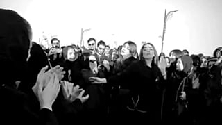 رقص مادر ایلیا اجاقلو بر مزار فرزندش 