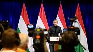 Szijjártó Péter magyar külügyminiszter a dízelszáűllításokat bejelentő sajtótájékoztatón 2026.02.18-án. 