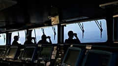 Die Besatzung des portugiesischen Schiffes Viana do Castelo in einem Archivbild