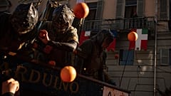 Italien: Orangenschlacht beim Karneval