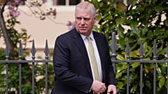 DATEI: Der britische Premierminister Andrew Mountbatten-Windsor verlässt die St. George's Chapel auf Schloss Windsor nach der Teilnahme am Ostermatinee-Gottesdienst, 20. April 2025