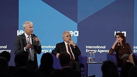 Sekretarz ds. energii USA Chris Wright (po lewej) i Fatih Birol, dyrektor wykonawczy Międzynarodowej Agencji Energii (po prawej).