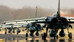 ARCHIV: Ein "Recce-Tornado" des Aufklaerungsgeschwaders 51 "Immelmann" startet auf dem Fliegerhorst Jagel bei Schleswig zum Einsatz nach Afghanistan, 04.02.07