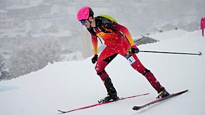 El español Oriol Cardona Coll compite durante la semifinal masculina de esquí de montaña en los Juegos Olímpicos de Invierno de 2026, en Bormio, Italia, 19.02.2026