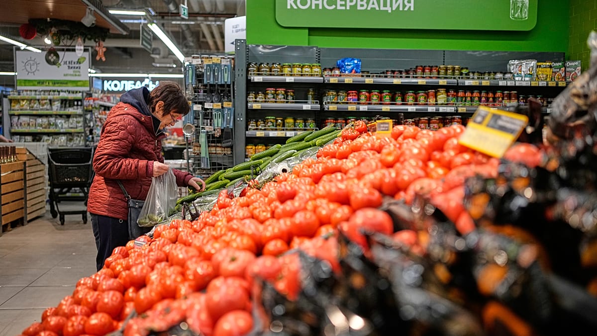 Rosjanie wydają coraz więcej na żywność. Władze zalecają uprawę warzyw