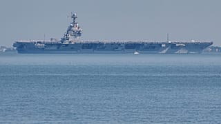 La portaerei USS Gerald R. Ford lascia la Naval Station Norfolk, martedì 23 giugno 2025, a Norfolk, Virginia. (AP Photo/John Clark)