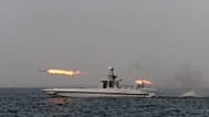 Иранский военно-морской катер производит ракетный пуск во время учений в Оманском море, архив