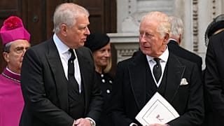 ARQUIVO: O Príncipe André da Grã-Bretanha com o seu irmão, o Rei Carlos III, à saída da Missa de Réquiem para a Duquesa de Kent na Abadia de Westminster, 16 de setembro de 2025