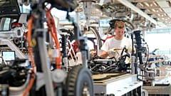Wie kann Europas Wirtschaft wettbewerbsfähiger gemacht werden? Hier Elektroauto-Produktion bei Volkswagen in der Gläsernen Manufaktur in Dresden