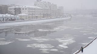 Moskwę sparaliżowała rekordowa śnieżyca.