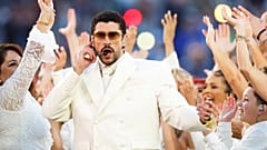 Bad Bunny, 8 Şubat 2026'da California'nın Santa Clara kentinde Seattle Seahawks ile New England Patriots arasındaki Super Bowl VI gösterisi sırasında.