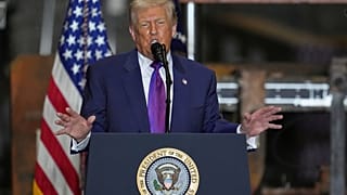 الرئيس دونالد ترامب يلقي كلمة في تجمع انتخابي بشركة Coosa Steel في مدينة روم، جورجيا، يوم الخميس 19 فبراير 2026. (تصوير: وكالة أسوشيتد برس/جورج والكر الرابع)