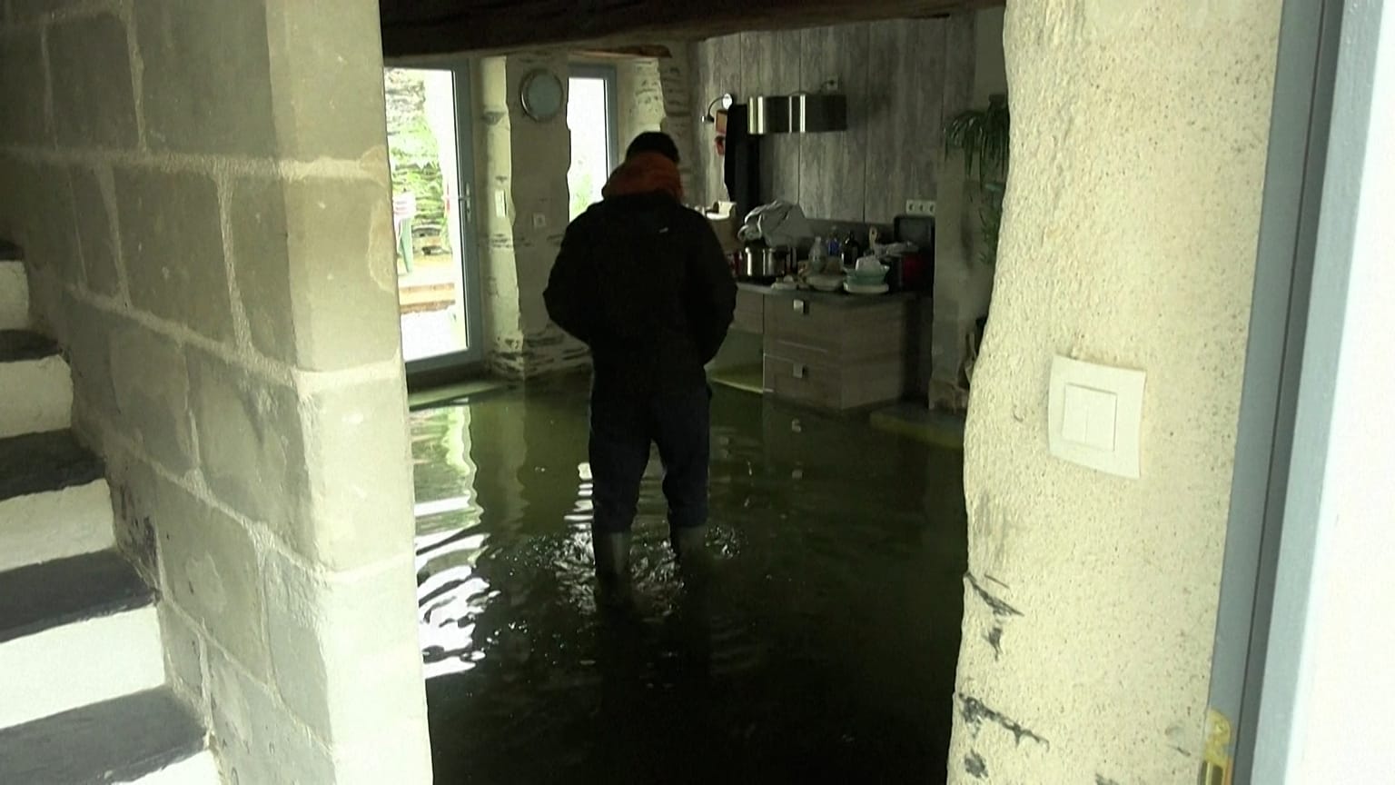 Ένα σπίτι στο Λε Πον-ντε-Σε με 15 εκατοστά νερού στο εσωτερικό.