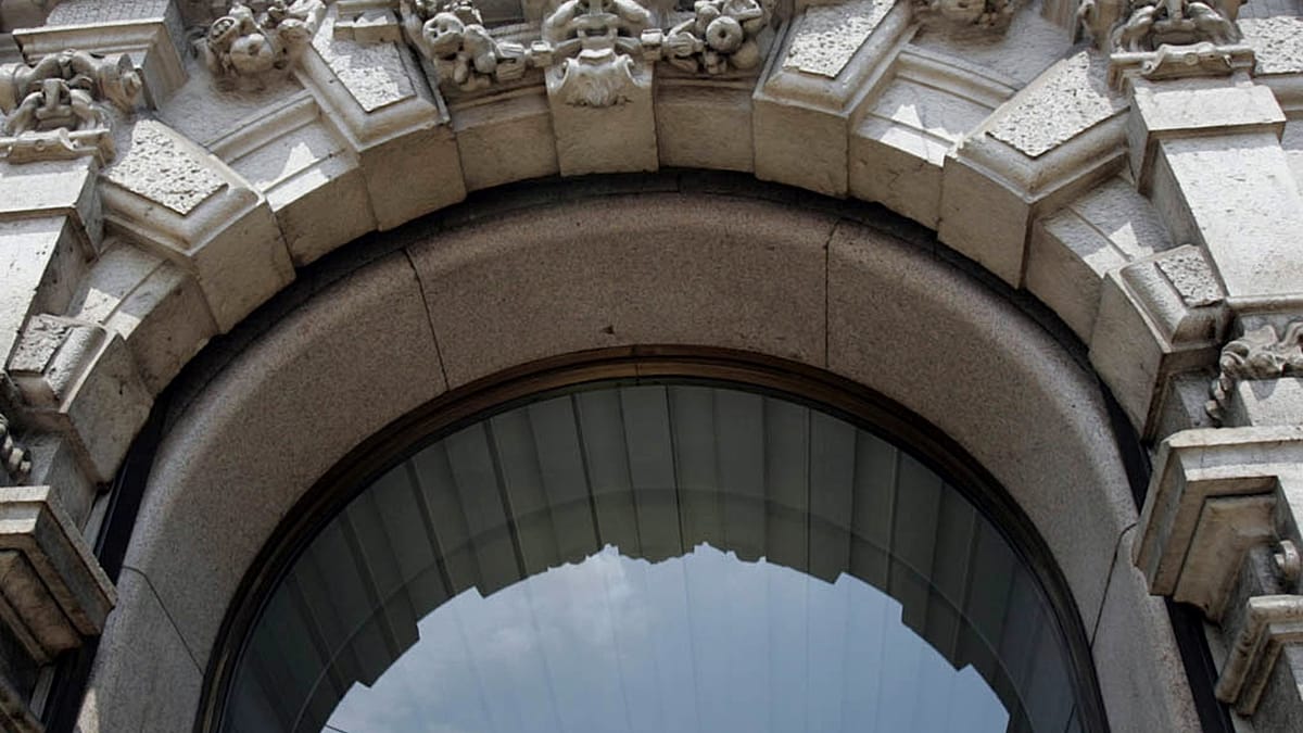 لص بنك محتمل محاصر في قبو ميلانو لمدة تسع ساعات