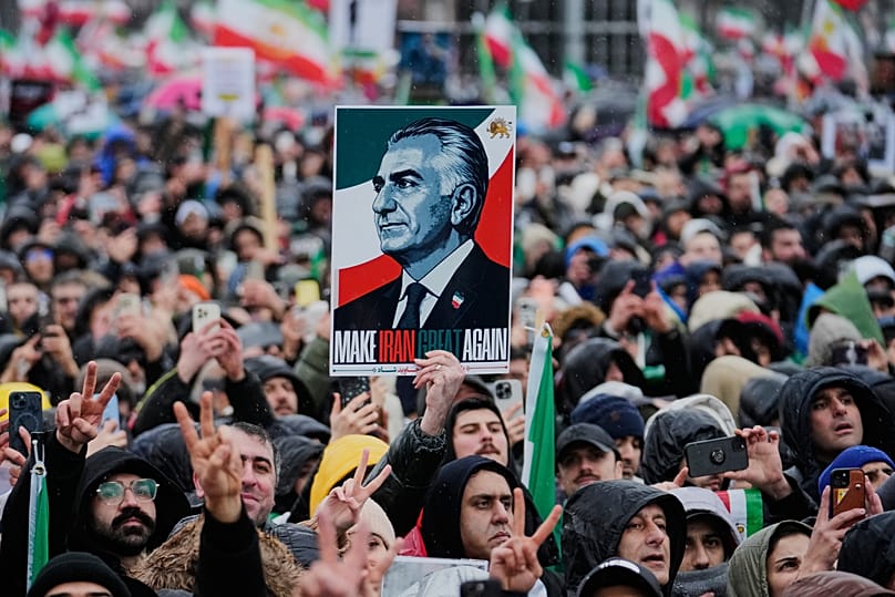 در تجمعات روز ۱۴ فوریه در پی فراخوان رضا پهلوی بیش از یک میلیون ایرانی در شهرهای جهان به تظاهرات پرداختند