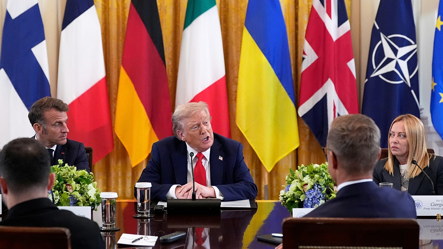 Donald Trump amerikai elnök vezető európai politikusok társaságában