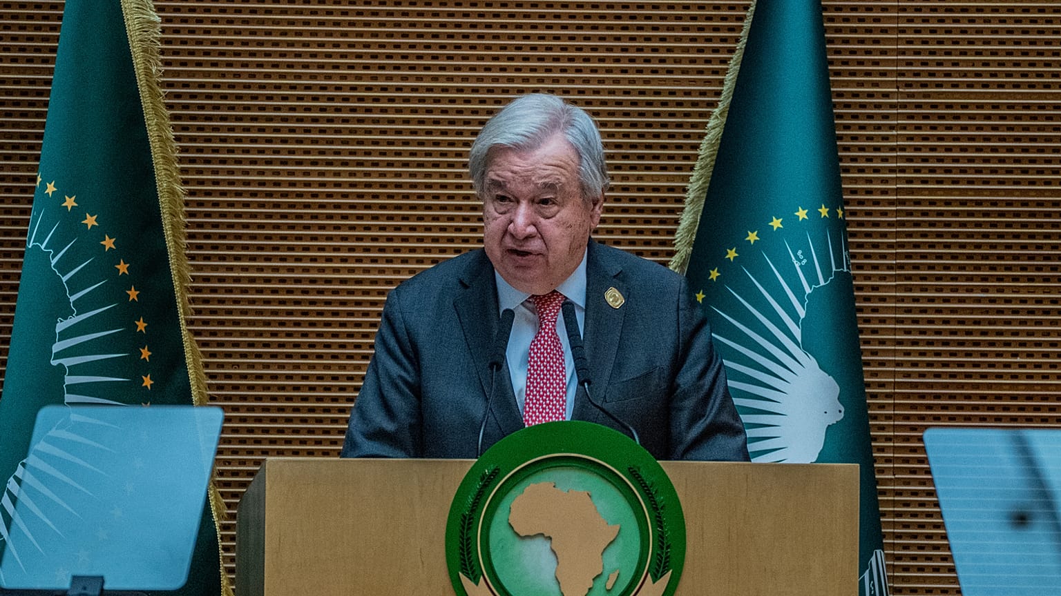 الأمين العام للأمم المتحدة، أنطونيو غوتيريش، يلقي كلمة خلال القمة السنوية للاتحاد الإفريقي في مركز أديس الدولي للمؤتمرات في أديس أبابا، إثيوبيا، يوم السبت 14 فبراير 2026. 