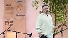 Ο Mustafa Suleiman, Διευθύνων Σύμβουλος του τμήματος Τεχνητής Νοημοσύνης της Microsoft, παρουσιάζει τον Miku κατά τη διάρκεια της εκδήλωσης "Co-Pilot Sessions" του Φθινοπώρου 2025 της Microsoft την Τετάρτη 22 Οκτωβρίου