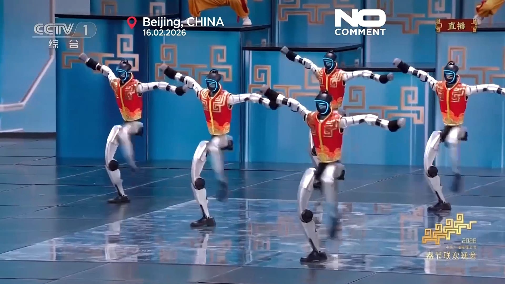 In Chinas Hauptstadt Peking treten humanoide Roboter vor dem Mondneujahrsfest auf.