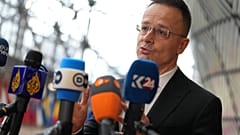 Ungarischer Außenminister spricht vor der Presse in Brüssel 