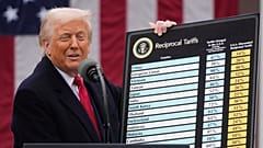 Archivbild: Präsident Donald Trump bei der Ankündigung neuer Zölle vor dem Weißen Haus, 2. April 2025