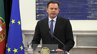 O primeiro-ministro Luís Montenegro numa declaração após o Conselho de Ministros desta sexta-feira