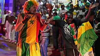 المشجعون يحتفلون بعد فوز السنغال بكأس الأمم الأفريقية في داكار، السنغال، يوم الأحد 18 يناير 2026. (صورة أسوشيتد برس / ميسبر أباو)