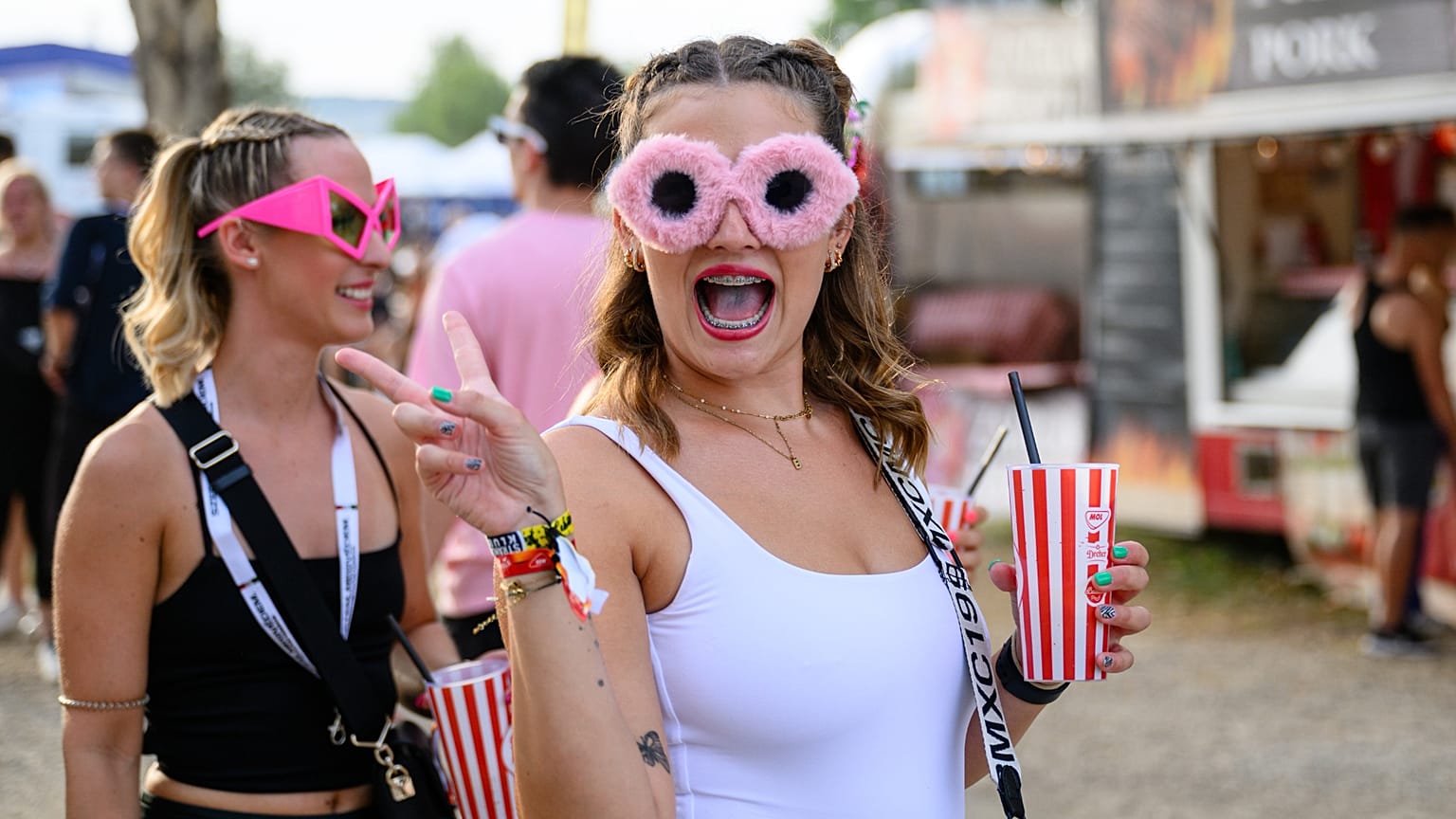 Fesztiválozók a Strand Fesztiválon Zamárdiban 2024. augusztus 22-én