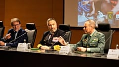 ARCHIVO (25.03.2025): El director de la Policía portuguesa, Luís Neves, a la izquierda, habla durante una rueda de prensa en la sede de la Policía portuguesa en Lisboa. 