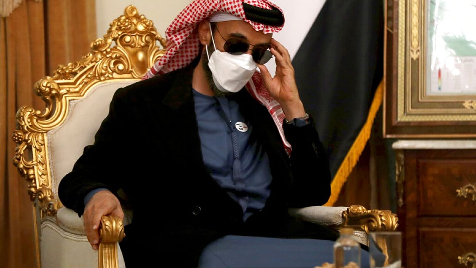 الشيخ طحنون بن زايد آل نهيان، ، خلال اجتماعه مع علي شمخاني، في طهران، إيران، يوم الاثنين 6 ديسمبر/كانون الأول 2021. 