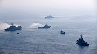 تشارك سفن حربية في مناورات بحرية مشتركة بين البحرية الروسية والبحرية الإيرانية