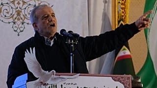 Iran says it will not bow to pressure from United States over nuclear deal