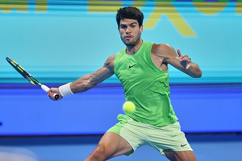 Carlos Alcaraz jugando la final del Open de Doha, 21 de febrero de 2026.