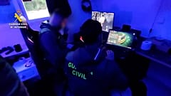 Die Guardia Civil auf dem Computer eines der Inhaftierten von "Anonymous Fénix", 22. Februar 2026