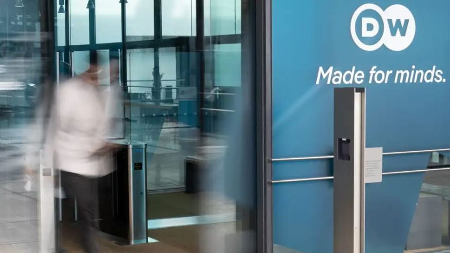 Η είσοδος στο κεντρικό κτίριο της Deutsche Welle στη Βόννη