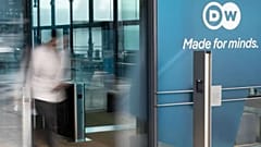 Η είσοδος στο κεντρικό κτίριο της Deutsche Welle στη Βόννη