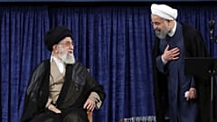 حسن روحانی و علی خامنه‌ای