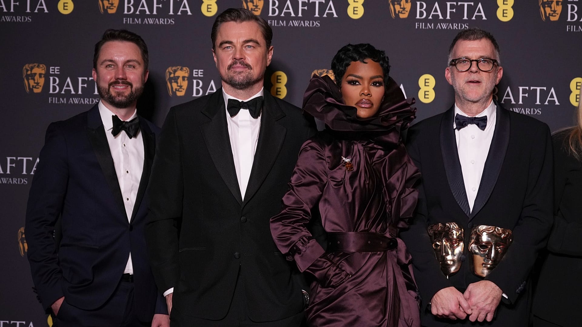Balról: Andy Jurgensen, Leonardo DiCaprio, Teyana Taylor és Paul Thomas Anderson a 79. Brit Filmakadémia-díjátadón, London, 2026. febr. 22.