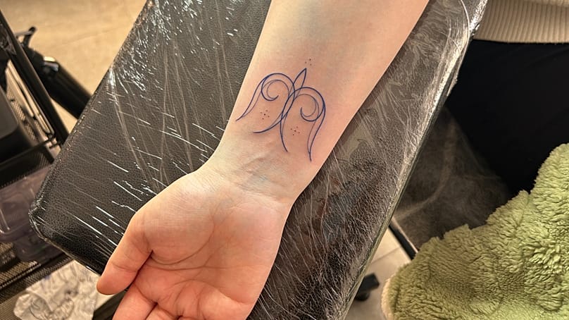 Finished kus kanat ornament on Sadbekova’s wrist.