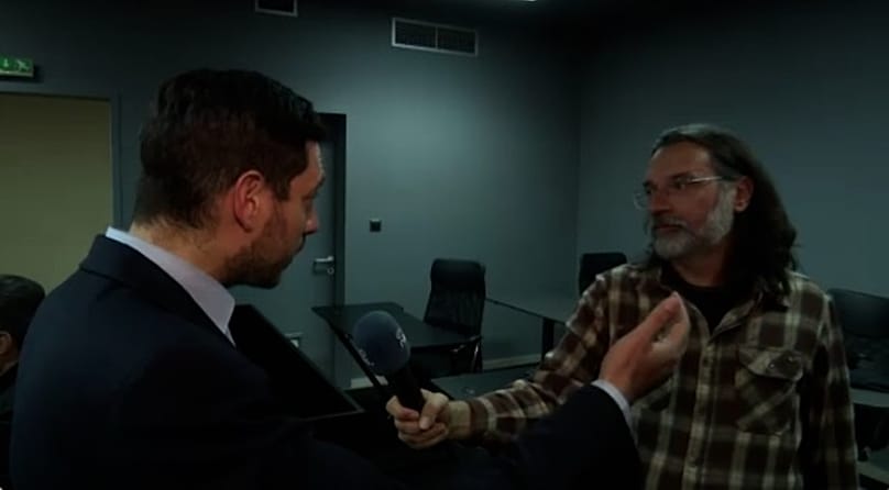 O αν. υπουργός Μεταφορών συνομιλεί με τον δημοσιογράφο του Euronews Γιάννη Γιαγκίνη