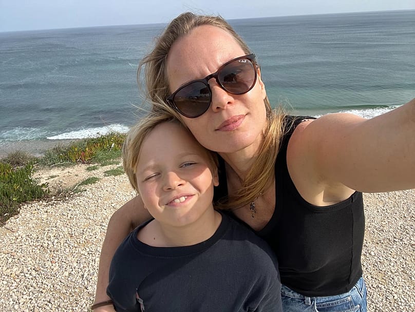 Maryia e o filho Myron em Portugal