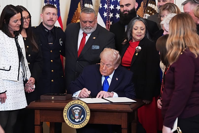 Trump elnöki rendeletet ír alá